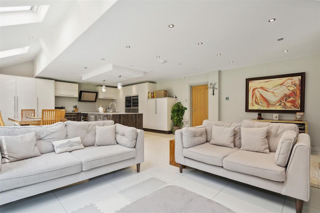 Property photo 3 of 22 20 Oakley Wood Drive_13.Jpg