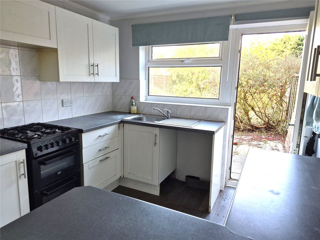 Property photo 3 of 7 Kitchen