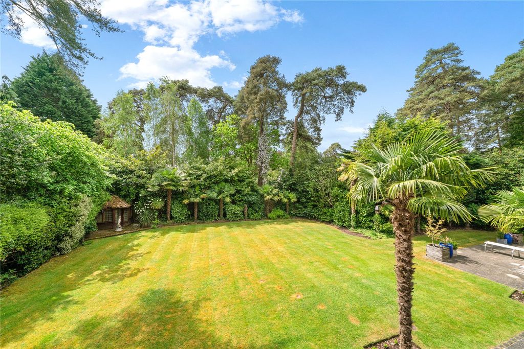 Property photo 3 of 17 Garden