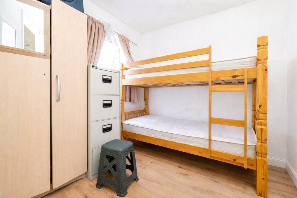 Property photo 3 of 9 Picture No. 17