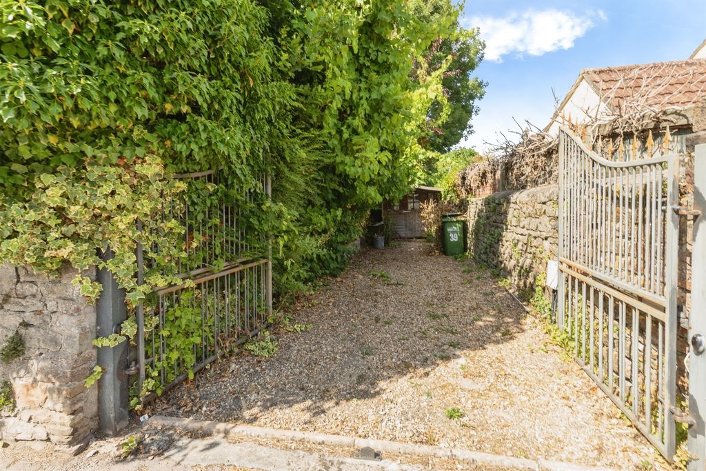 Property photo 3 of 20