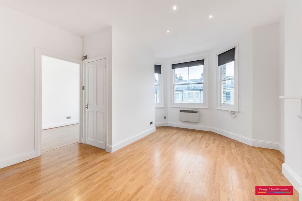 Property photo 3 of 6 Reception