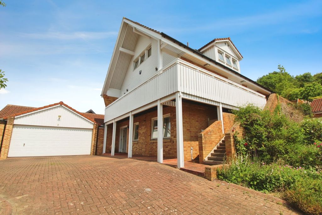 Property photo 1 of 39