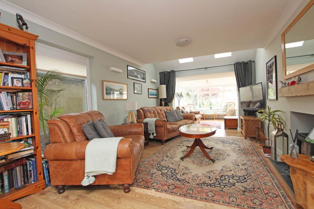 Property photo 3 of 27