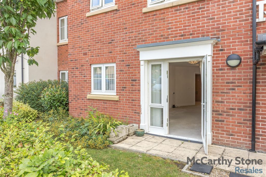 Property photo 1 of 32 8657584-Exterior03.Jpg