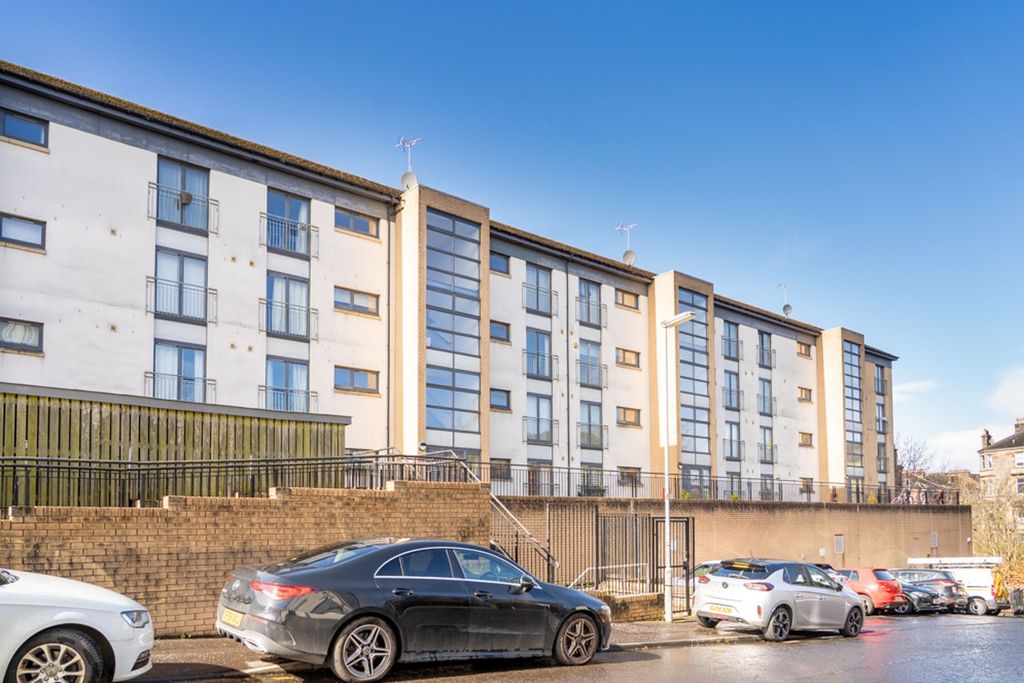 Property photo 1 of 21 Outside