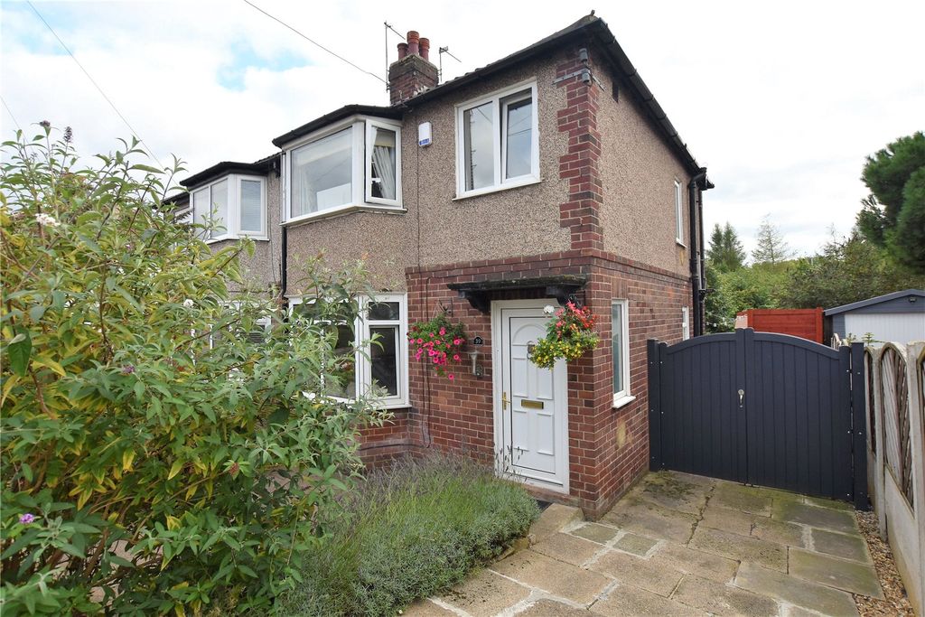 3 bed semi-detached house for sale Rodley