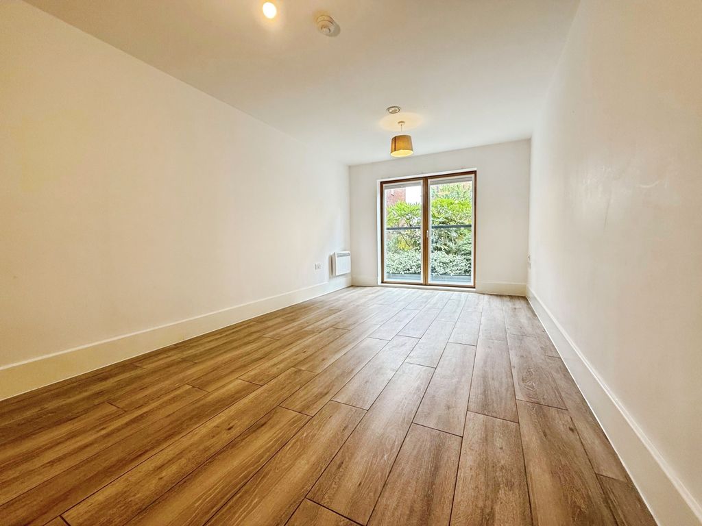 Property photo 1 of 7 Living Room