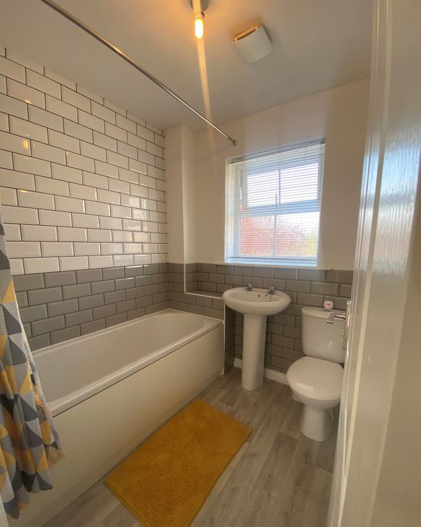 Property photo 2 of 8 Bathroom