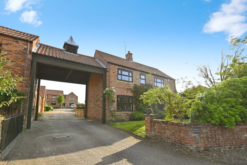 Property photo 1 of 29