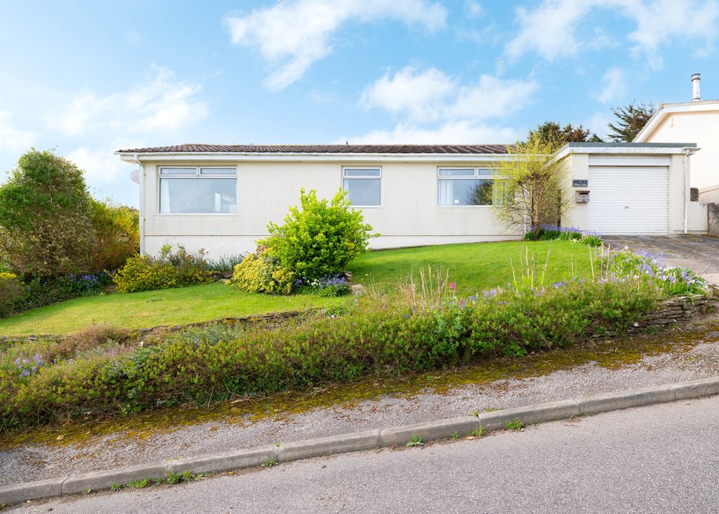 Property photo 2 of 12 6810A06E69Db0_Wentworth Close 2-2