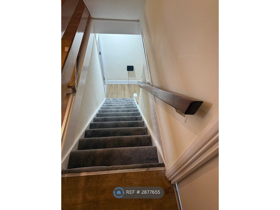 Property photo 2 of 13 1st Floor Landing