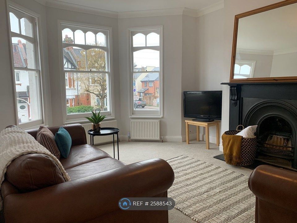 Property photo 1 of 19 Living Room Bay
