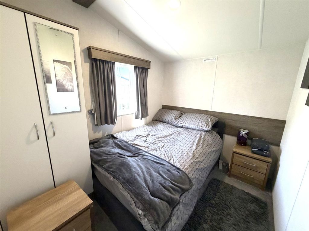 Property photo 3 of 12 287ee6F0-Eb1c-434E-B205-d46A5c95d124.Jpg