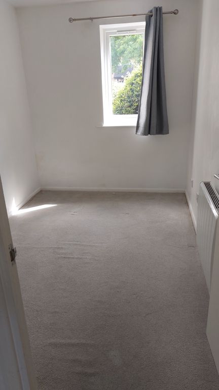 Property photo 3 of 8 Bed1