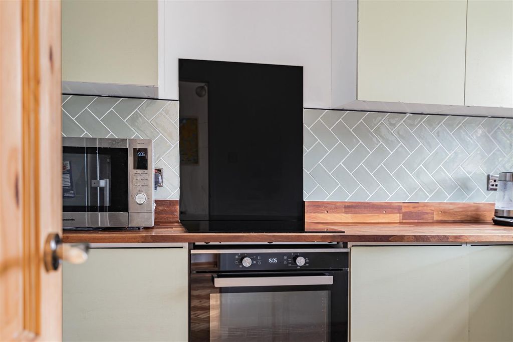Property photo 3 of 14 14_90759.Jpg