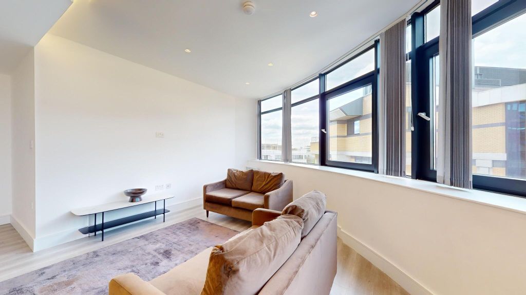 Property photo 1 of 17 Living Room