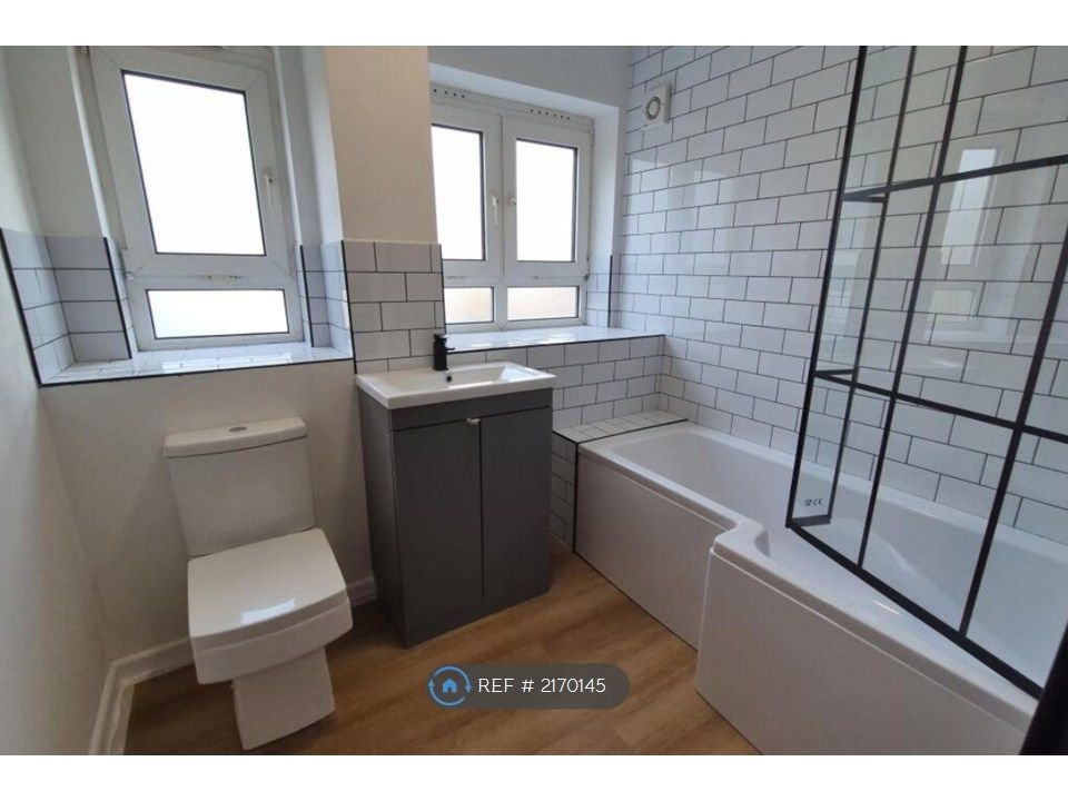 Property photo 3 of 7 Bathroom