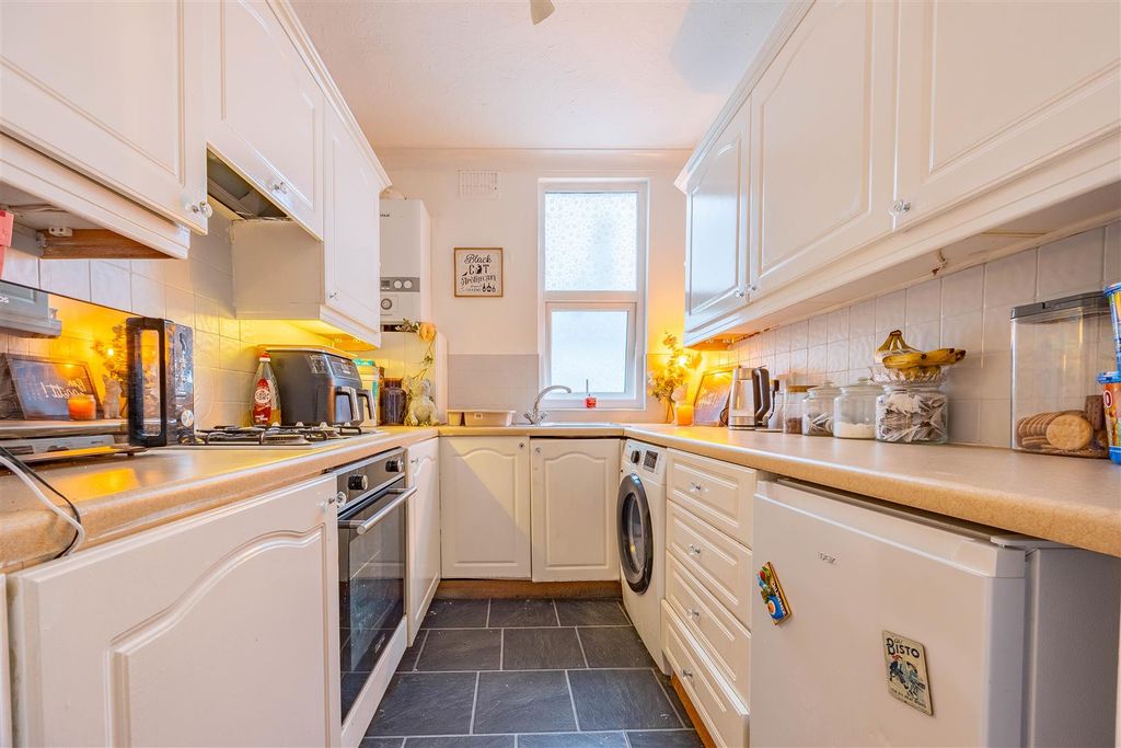 Property photo 3 of 14 Kitchen