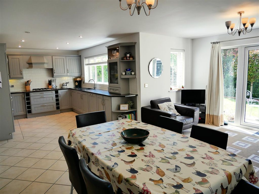 Property photo 3 of 18 Living Dining Area