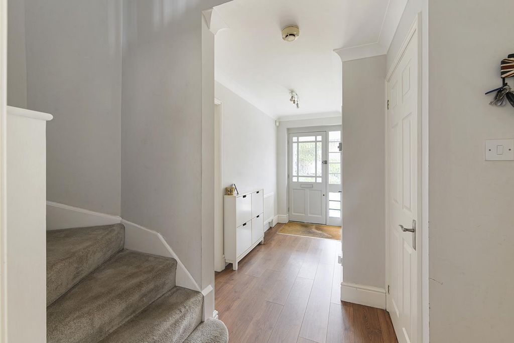 Property photo 2 of 18 11Admiral02.Jpg
