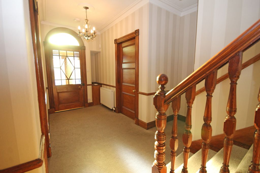 Property photo 2 of 37