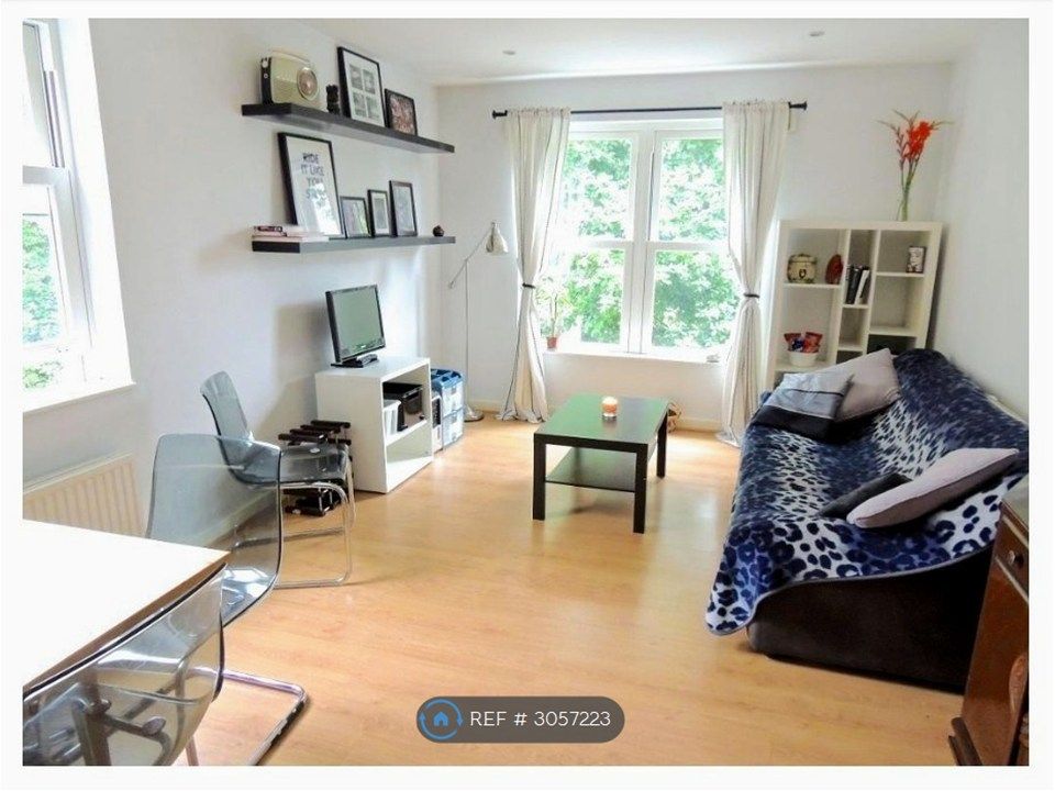 Property photo 1 of 14 Front Room (2014)