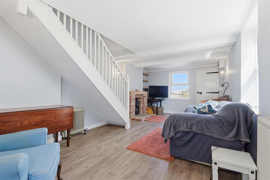 Property photo 3 of 12 1A Surrex Cottages 7.Jpg