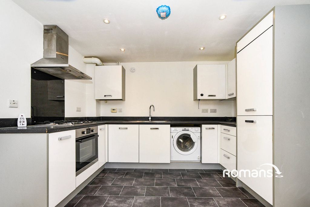 Property photo 2 of 10 Kitchen