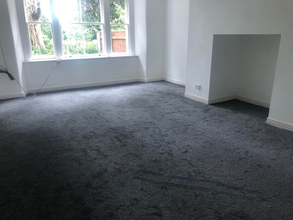 Property photo 3 of 10 Living Room
