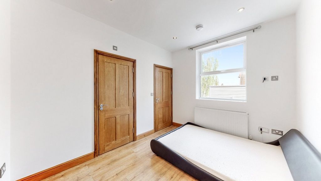 Property photo 3 of 11 Picture No. 02