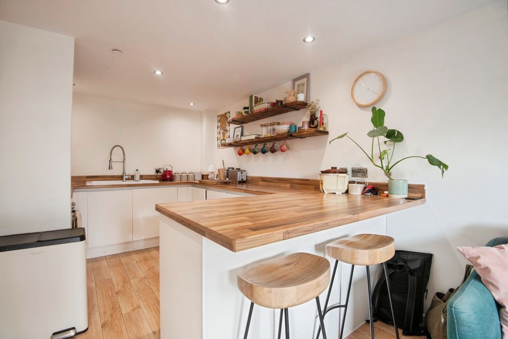 Property photo 3 of 12 Kitchen/Lounge