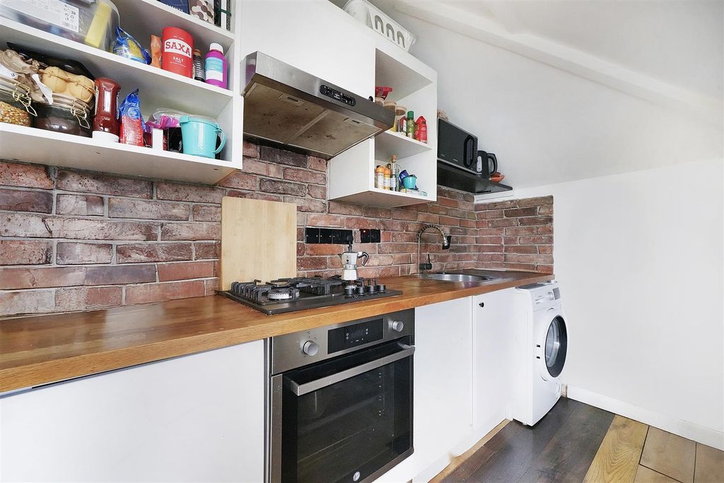 Property photo 3 of 5 Kitchen