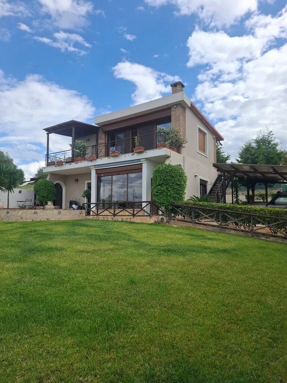 Property photo 1 of 22 For Sale Detached House 165 m² In Attica