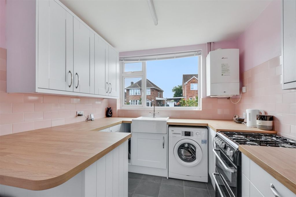 Property photo 3 of 17 Breakfast Kitchen