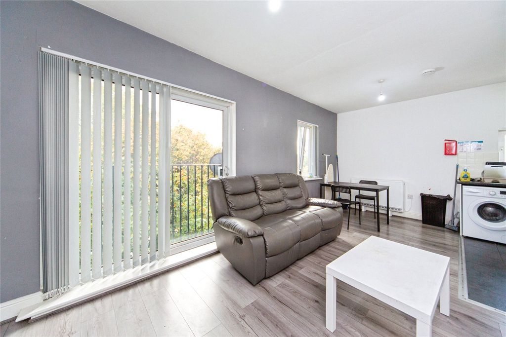 Property photo 3 of 21 Picture No. 02