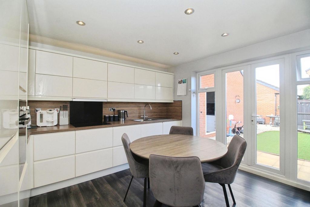 Property photo 2 of 12 Breakfast Kitchen