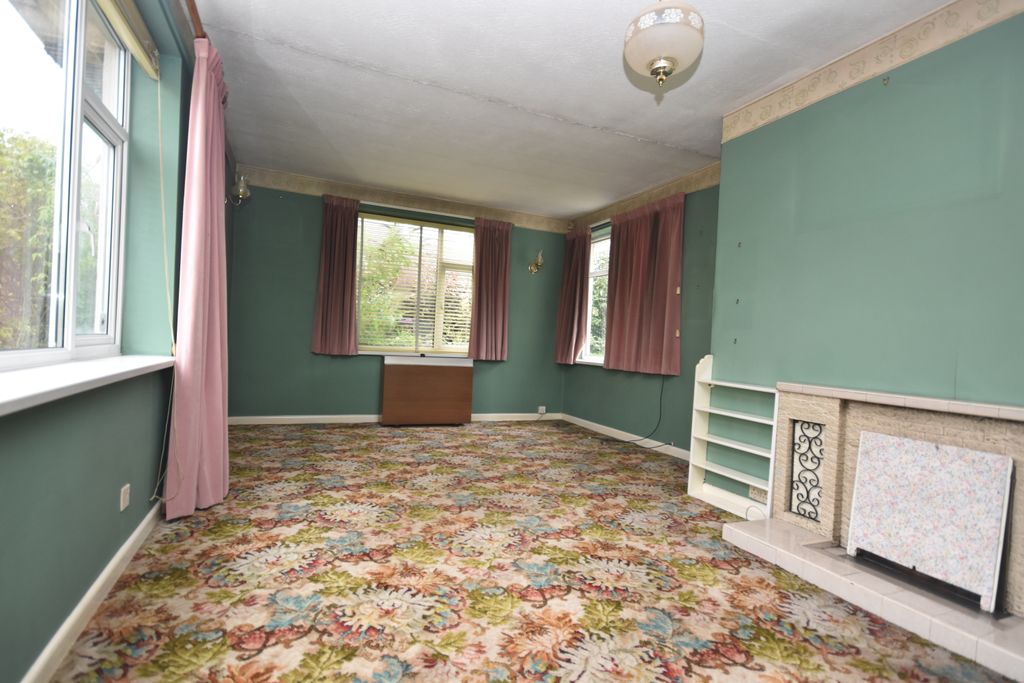 Property photo 3 of 12 Lounge