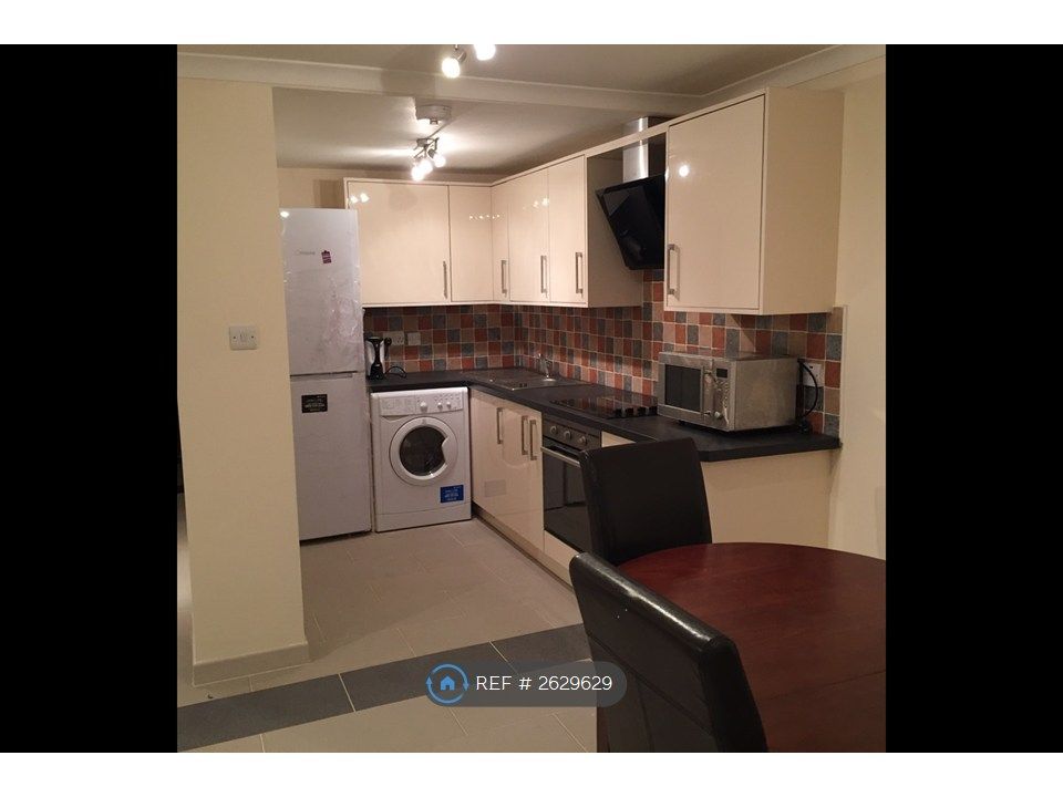 Property photo 3 of 8 Kitchen