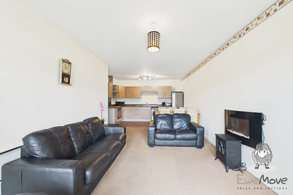 Property photo 3 of 8 18 (3)