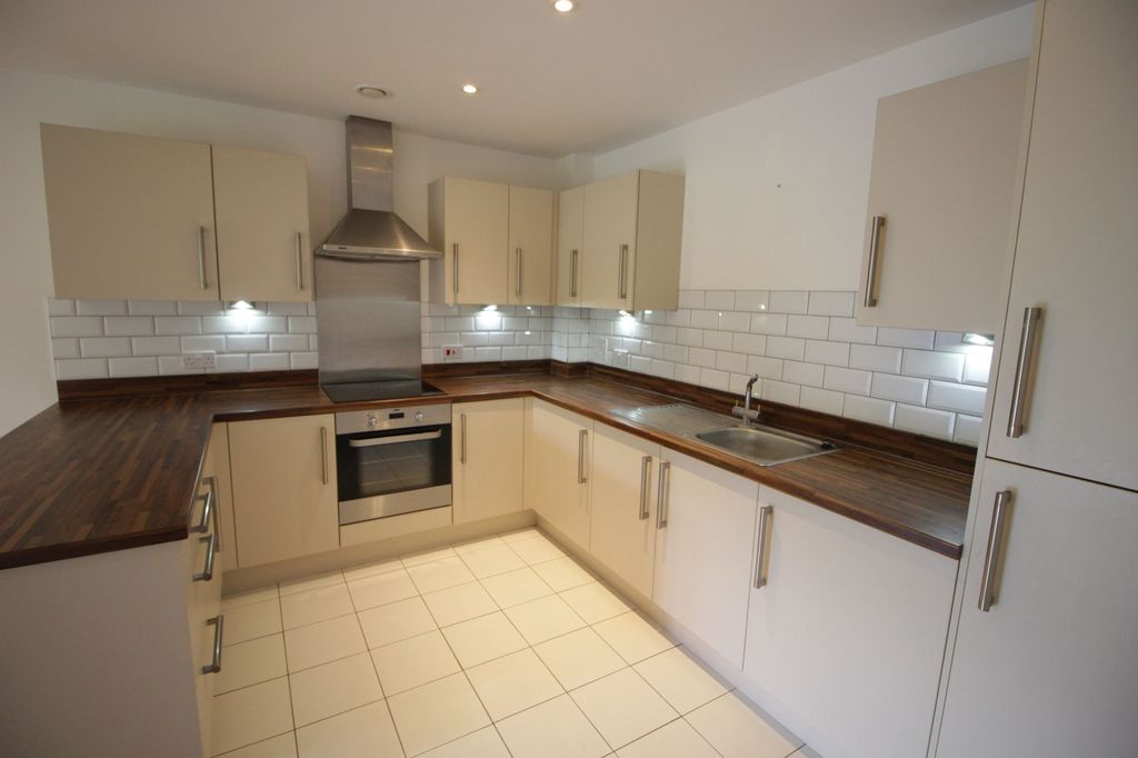 Property photo 3 of 9 Kitchen