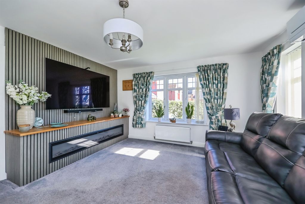 Property photo 3 of 34