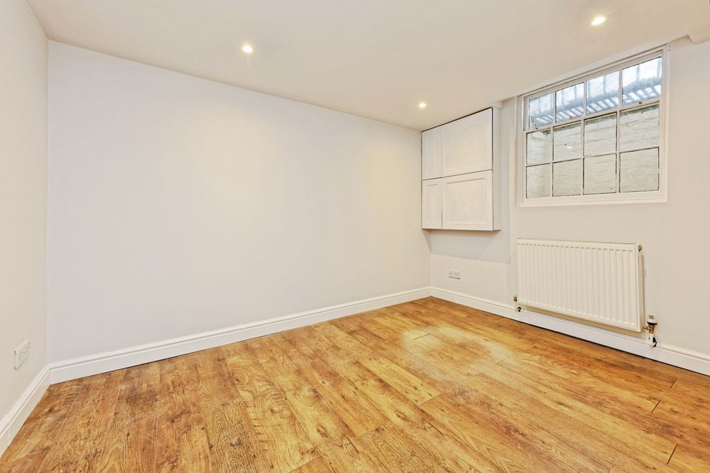 Property photo 2 of 19 Photo