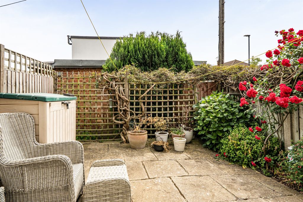 Property photo 2 of 10
