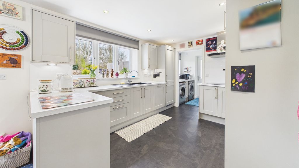 Property photo 3 of 32 4921069