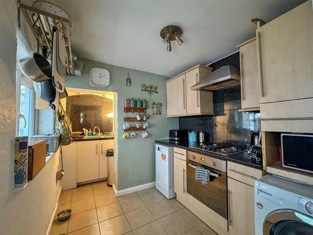 Property photo 3 of 20 Kitchen