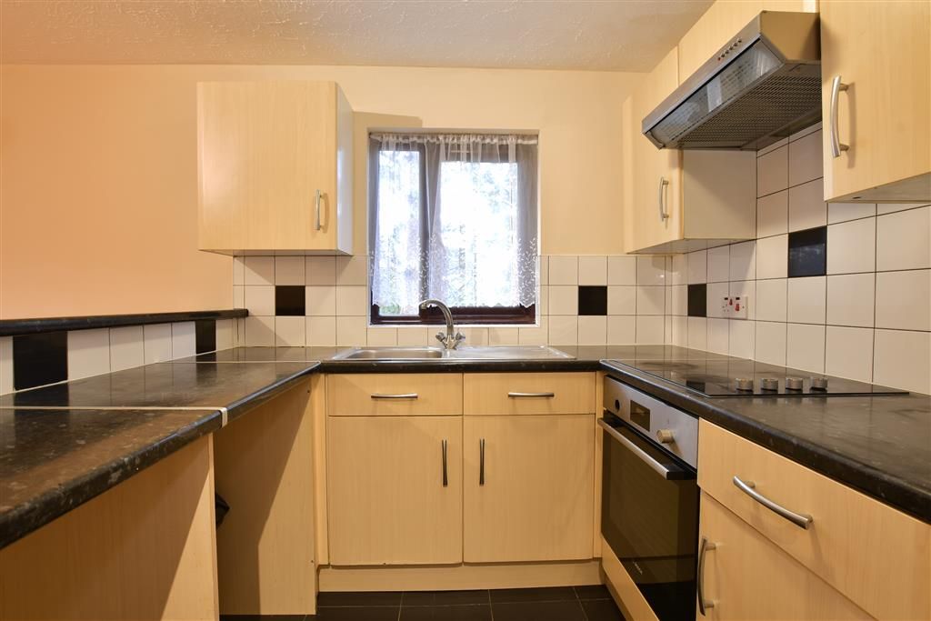 Property photo 3 of 9 Kitchen