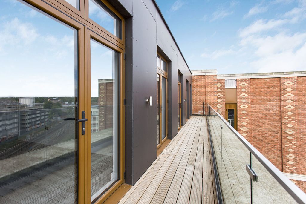 Property photo 3 of 12