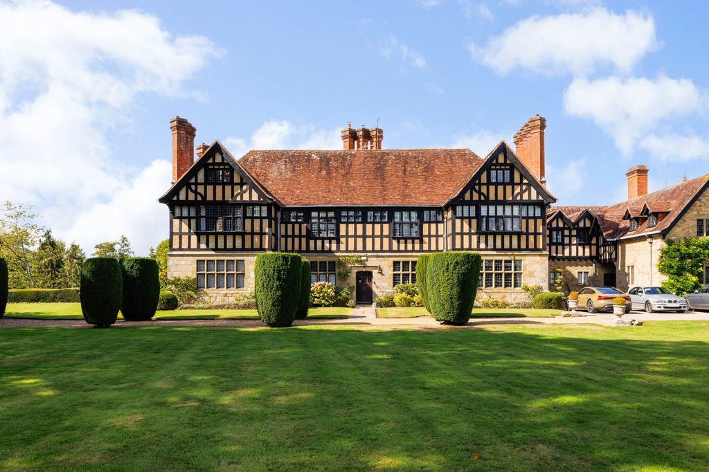 Property photo 2 of 20 Stedham Hall