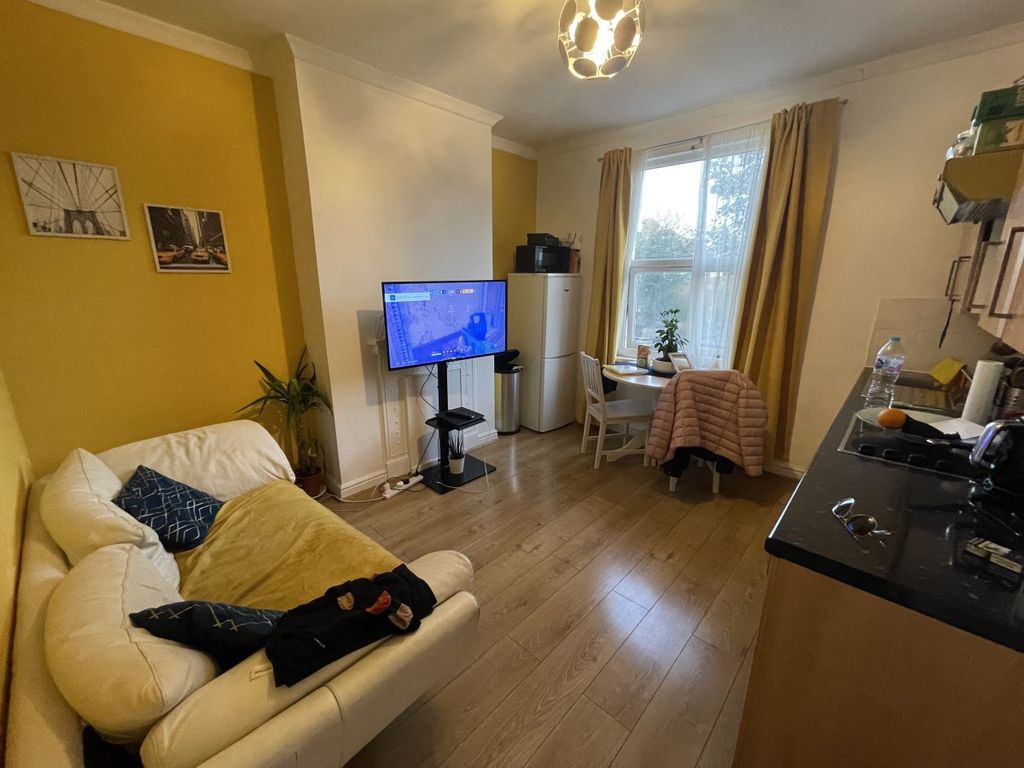 Property photo 2 of 8 Gallery